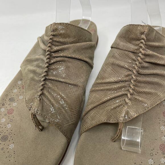 Taos Gift 2 Ruched Leather Comfort Shoes Sandals Metallic Tan Taupe women 10 New - Picture 5 of 15